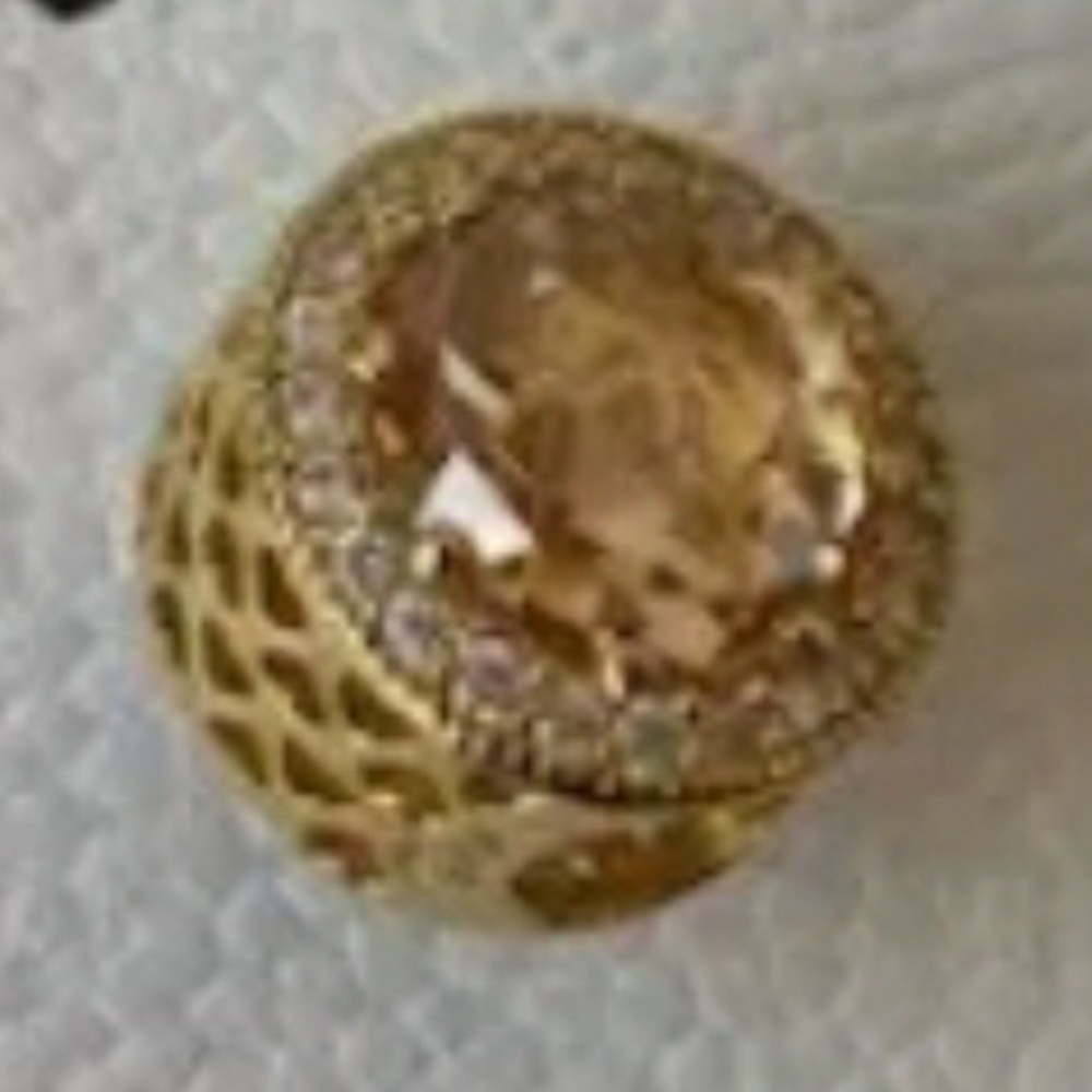 Pandora Shine Gold, radiant hearts charm. - Picture 2 of 8